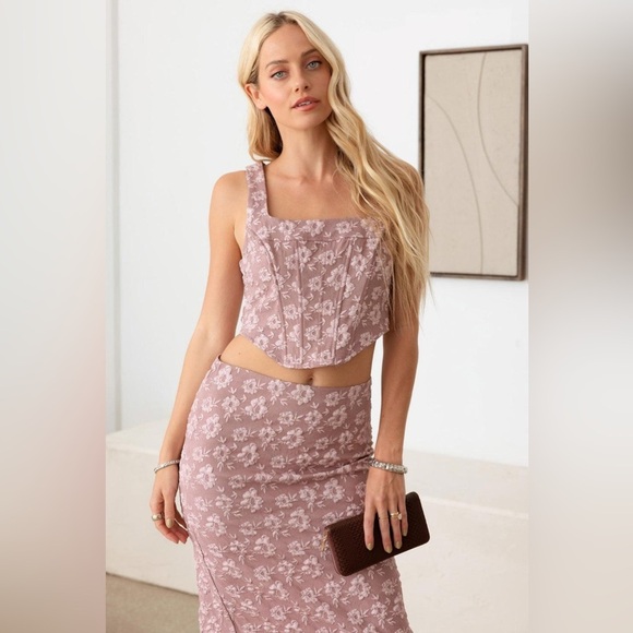 NWT-Floral Embroidered Corset Top Long Waist Skirt Set - Picture 3 of 9